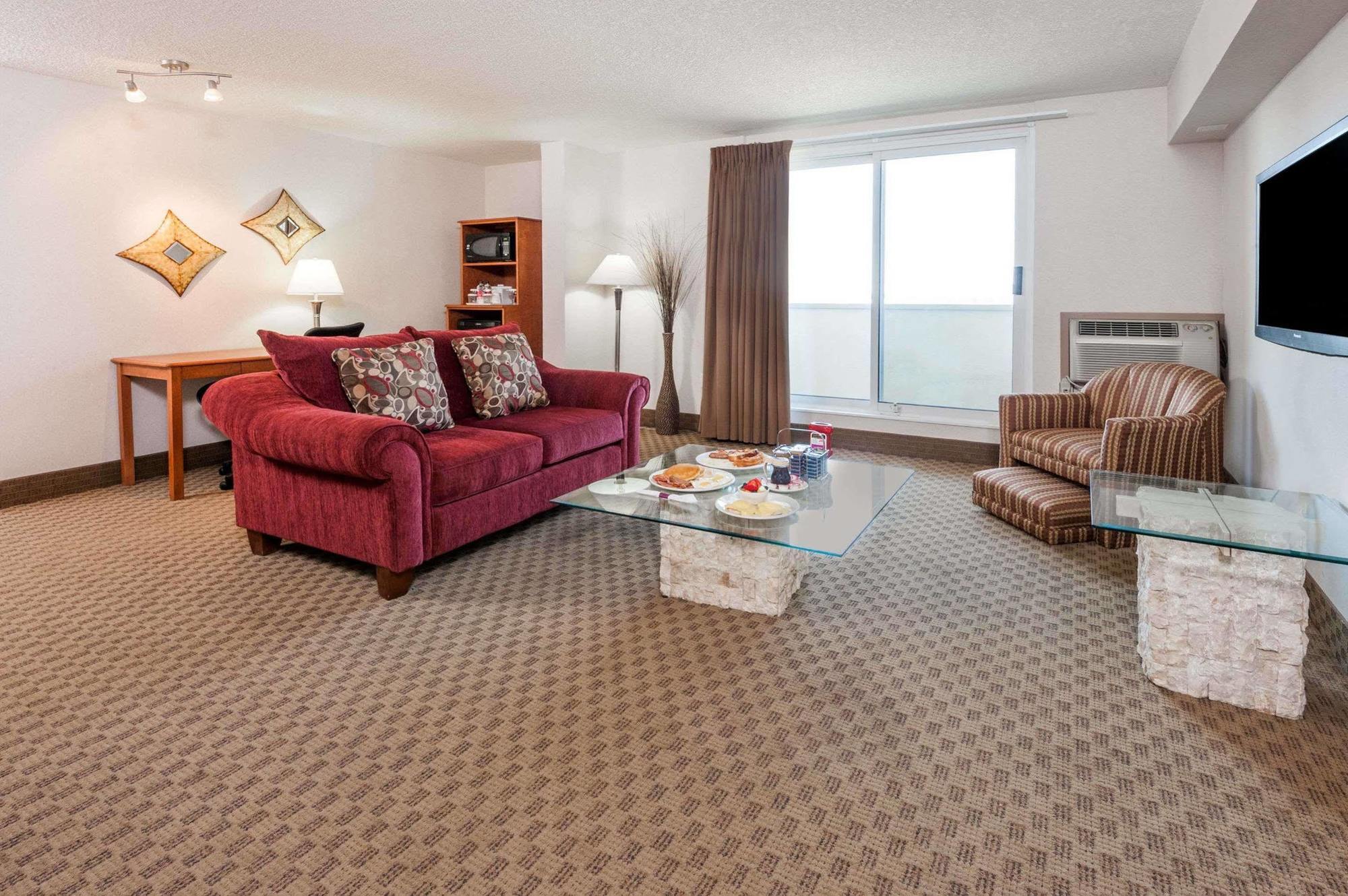 Ramada By Wyndham Edmonton South Hotel Exterior photo